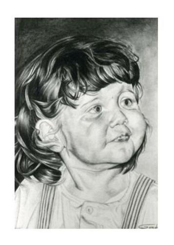 dessin d'une fillette aux crayons à papier